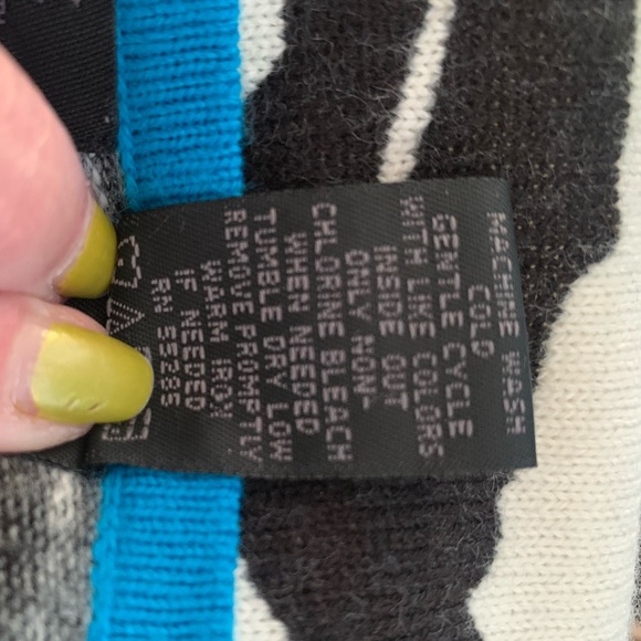 Animal print sweater w/ matching tank - Picture 8 of 9